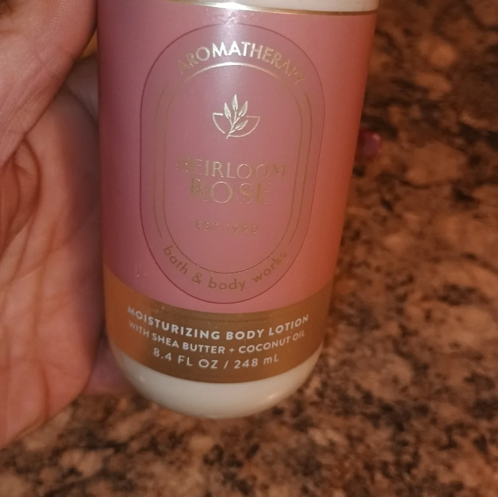 Bath & Body Works Hibiscus Rose Moisturizing Lotion - Pink & White